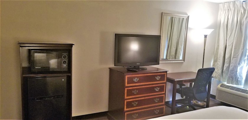 Imagen de la habitación del Hotel Madison Inn And Suites. Foto 2