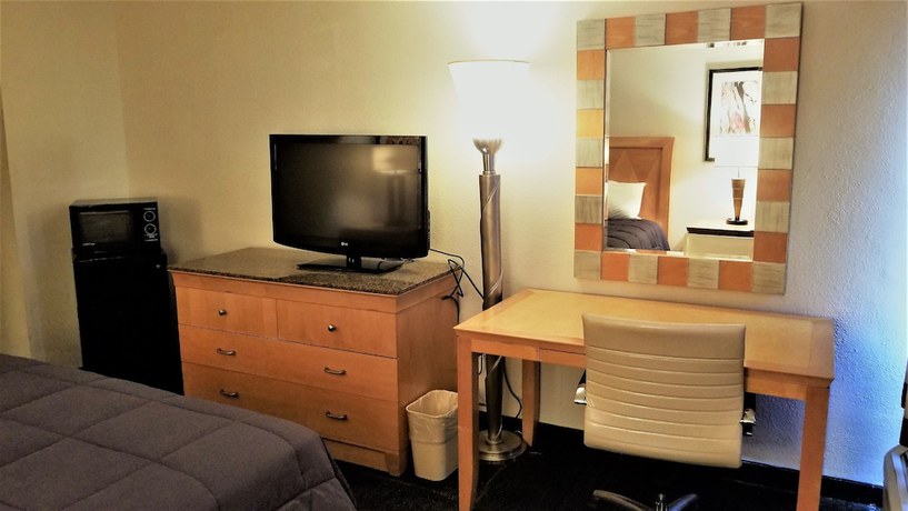 Imagen de la habitación del Hotel Madison Inn And Suites. Foto 4