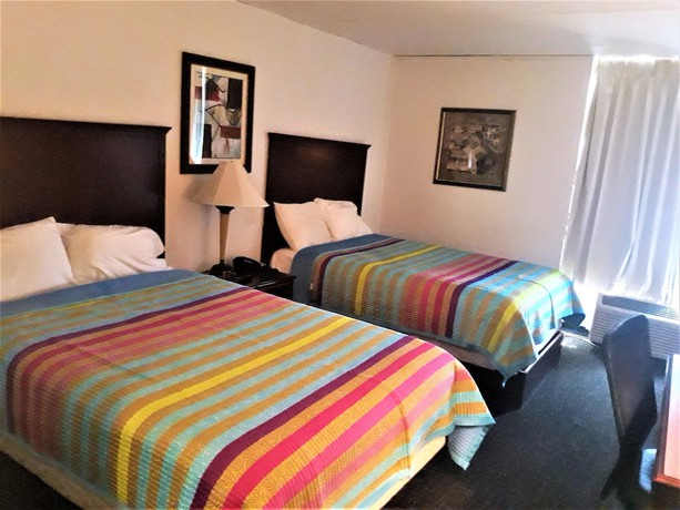 Imagen de la habitación del Hotel Madison Inn And Suites. Foto 6