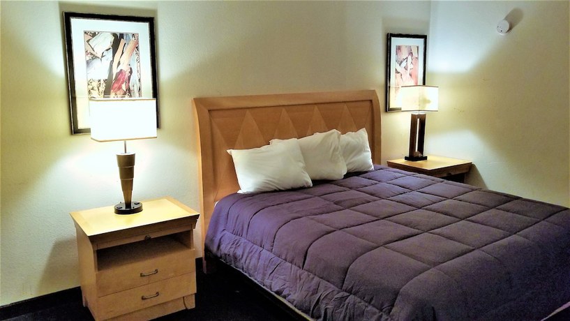 Imagen de la habitación del Hotel Madison Inn And Suites. Foto 10