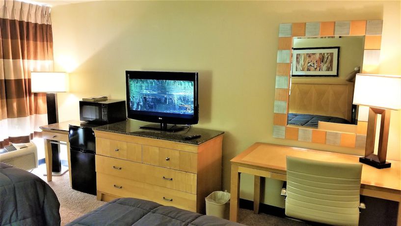 Imagen de la habitación del Hotel Madison Inn And Suites. Foto 11