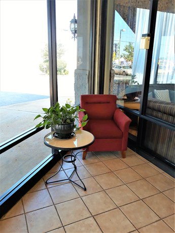 Imagen de los interiores del Hotel Madison Inn And Suites. Foto 19