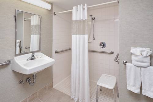 Imagen de la habitación del Hotel Madison Plaza. Foto 6