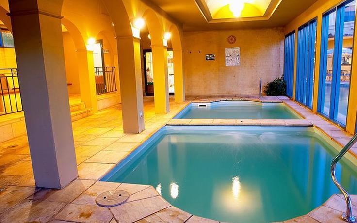 Imagen de la piscina del Hotel Madison Spa Motel Resort. Foto 18