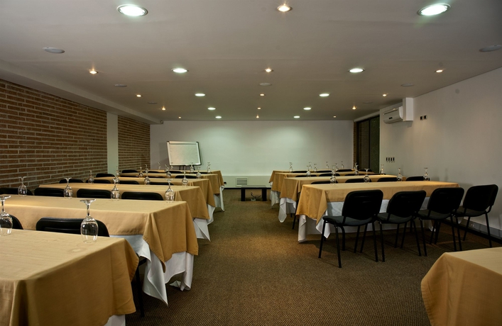 Imagen de los interiores del Hotel Madisson Inn Luxury By Geh Suites. Foto 6