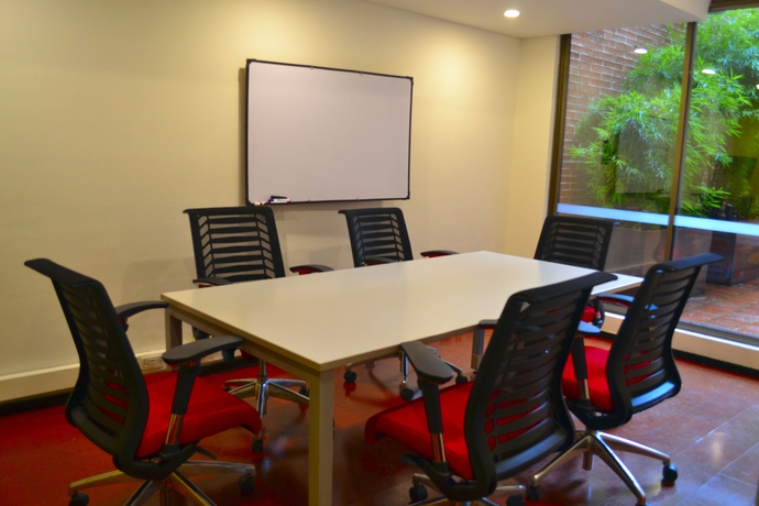 Imagen de los interiores del Hotel Madisson Inn Luxury By Geh Suites. Foto 8