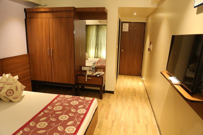 Imagen de la habitación del Hotel Madni Royale. Foto 15