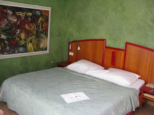 Imagen general del Hotel Mado, Colonia. Foto 3