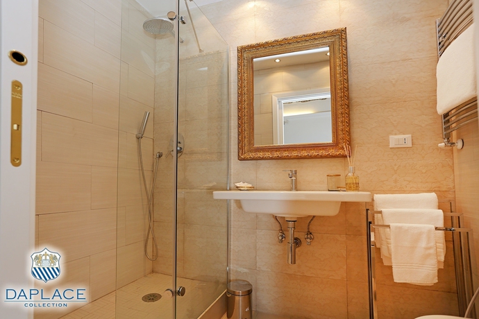 Imagen de la habitación del Hotel Madonna De' Monti Suites. Foto 11