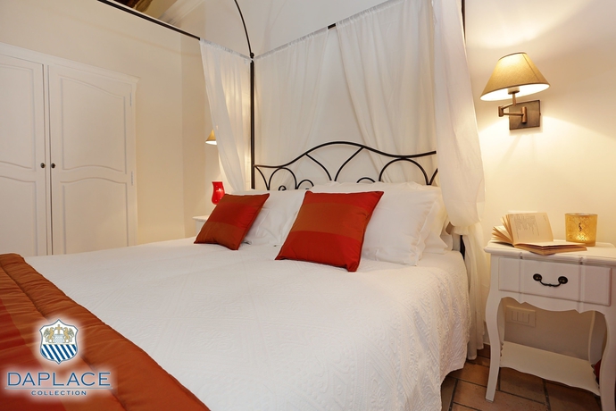 Imagen de la habitación del Hotel Madonna De’ Monti Suites. Foto 10