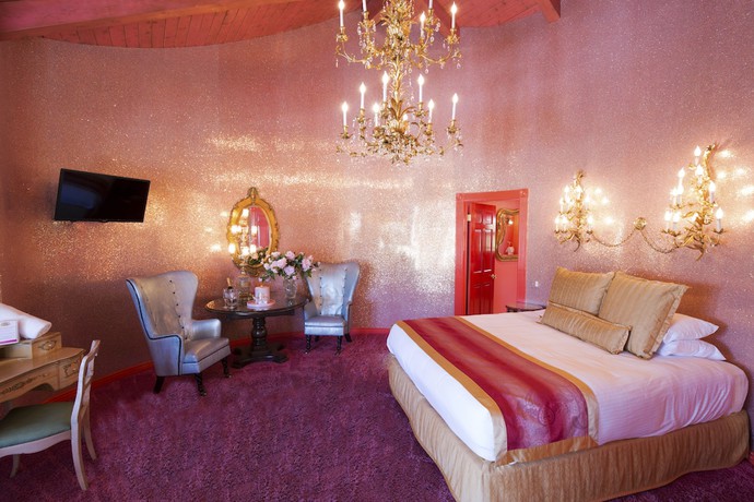 Imagen de la habitación del Hotel Madonna Inn. Foto 10