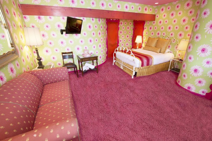 Imagen de la habitación del Hotel Madonna Inn. Foto 11