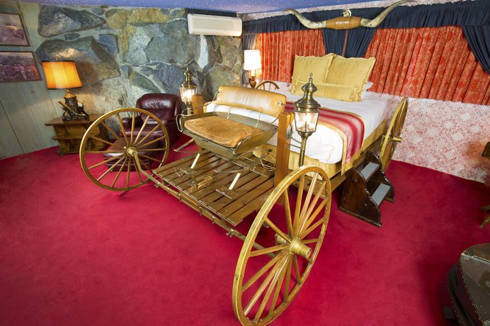 Imagen de la habitación del Hotel Madonna Inn. Foto 13