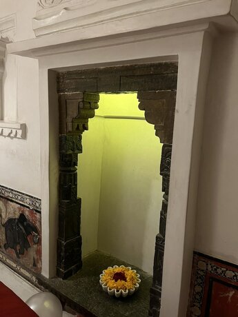 Imagen de la habitación del Hotel Madri Haveli. Foto 22