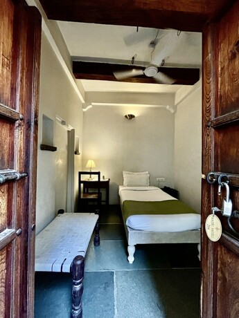 Imagen de la habitación del Hotel Madri Haveli. Foto 23