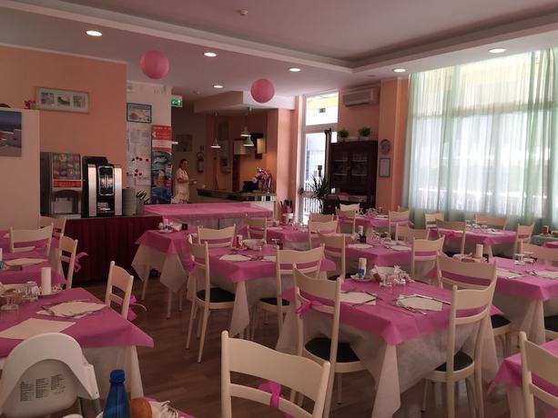 Imagen del bar/restaurante del Hotel Madrid, Cattolica. Foto 10