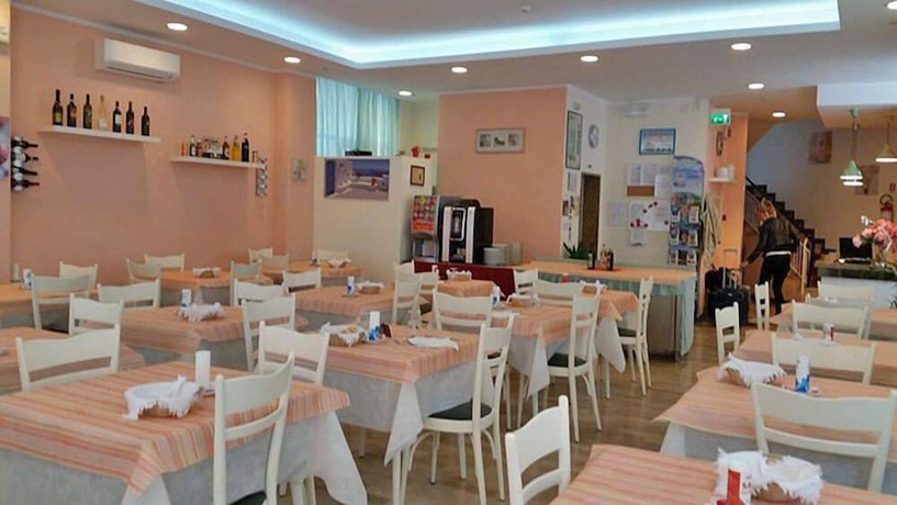 Imagen del bar/restaurante del Hotel Madrid, Cattolica. Foto 11