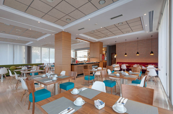 Imagen general del Hotel Madrid Chamartín Affiliated By Meliá. Foto 7