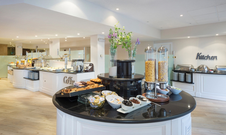 Imagen del bar/restaurante del Hotel Madrid Gran Via 25 Affiliated By Meliá. Foto 9