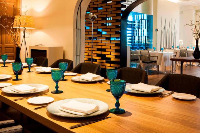 Imagen del bar/restaurante del Hotel Madrid Marriott Auditorium and Conference Center. Foto 3