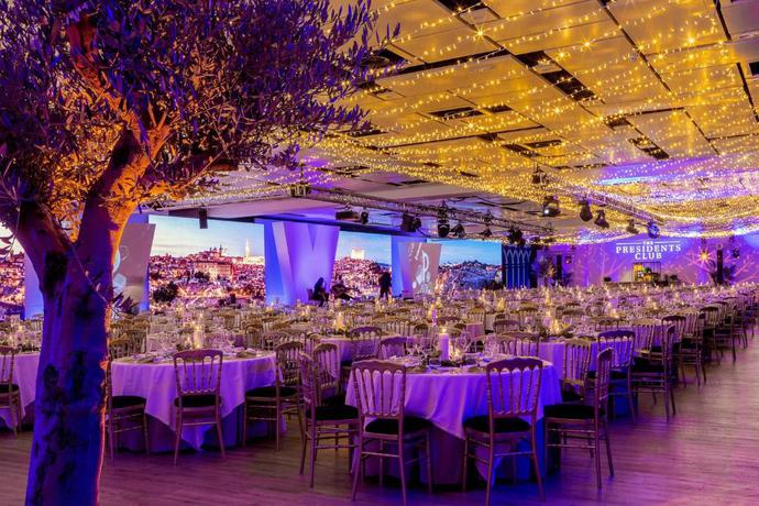 Imagen del bar/restaurante del Hotel Madrid Marriott Auditorium and Conference Center. Foto 4