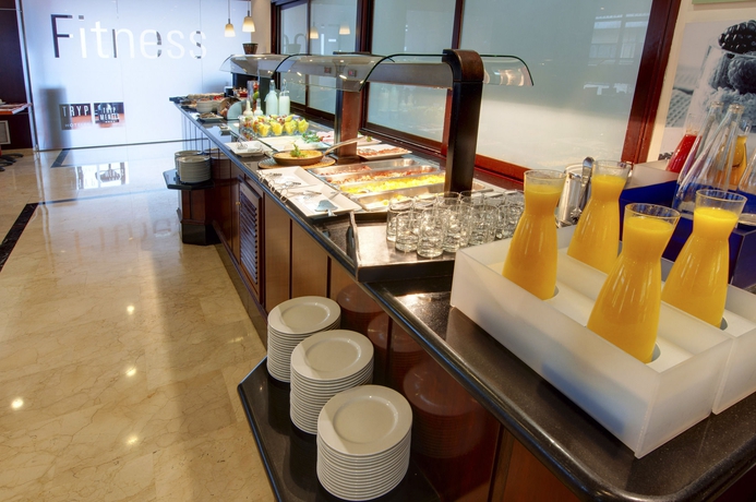 Imagen del bar/restaurante del Hotel Madrid Plaza De España Affiliated By Meliá. Foto 6