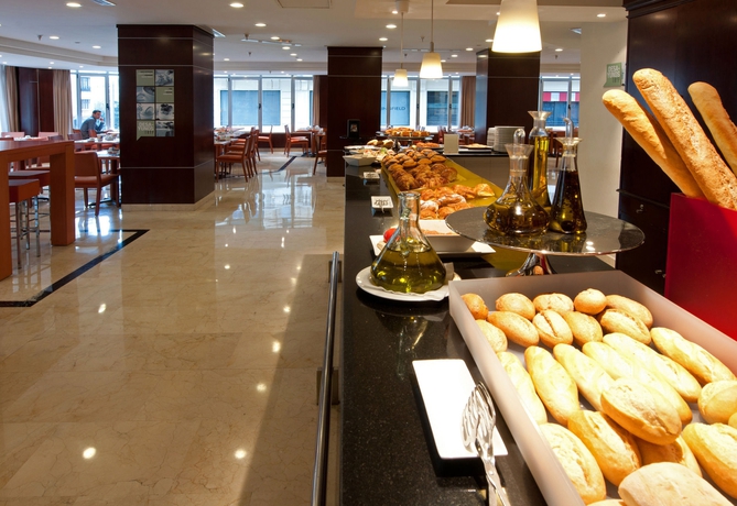 Imagen del bar/restaurante del Hotel Madrid Plaza De España Affiliated By Meliá. Foto 7