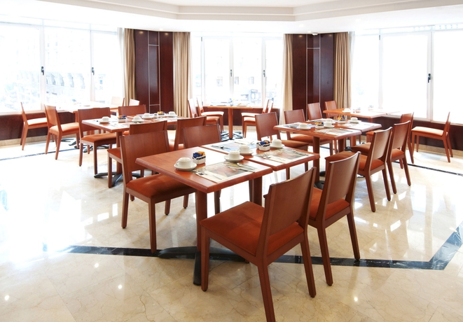 Imagen del bar/restaurante del Hotel Madrid Plaza De España Affiliated By Meliá. Foto 8