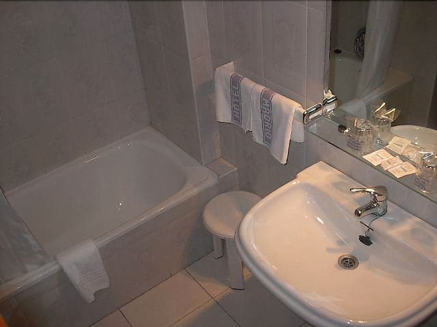 Imagen de la habitación del Hotel Madrid, Pontevedra Ciudad. Foto 8