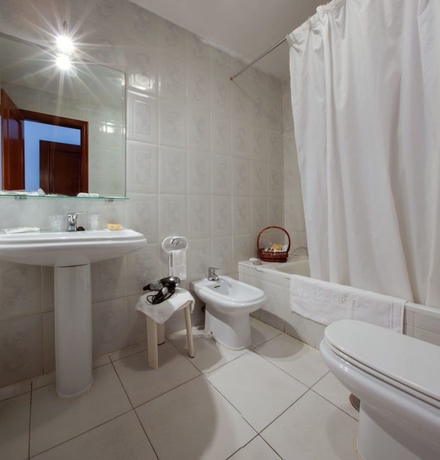 Imagen de la habitación del Hotel Madrid, Pontevedra Ciudad. Foto 10