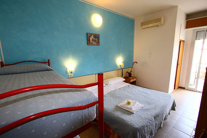 Imagen de la habitación del Hotel Madrid, Rimini. Foto 7