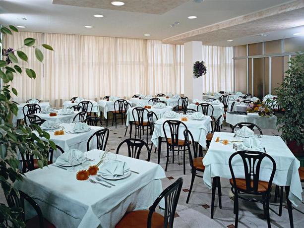 Imagen del bar/restaurante del Hotel Madrid, Rimini. Foto 2