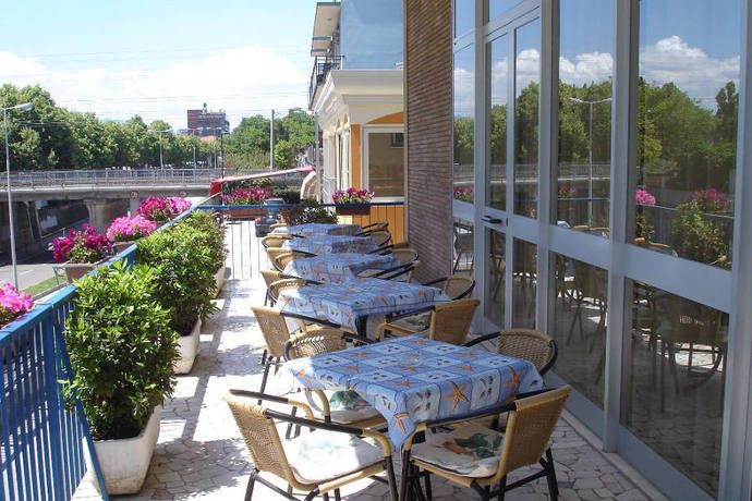 Imagen del bar/restaurante del Hotel Madrid, Rimini. Foto 4