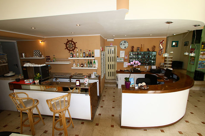 Imagen del bar/restaurante del Hotel Madrid, Rimini. Foto 5