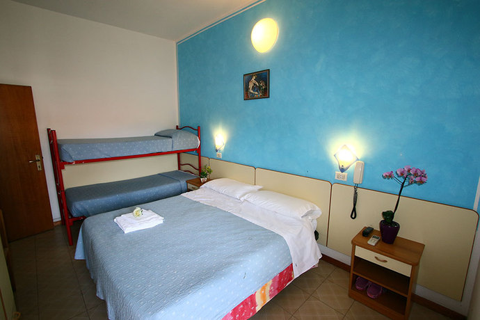 Imagen de la habitación del Hotel Madrid, Rimini. Foto 9