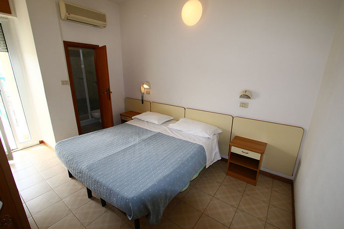 Imagen de la habitación del Hotel Madrid, Rimini. Foto 11