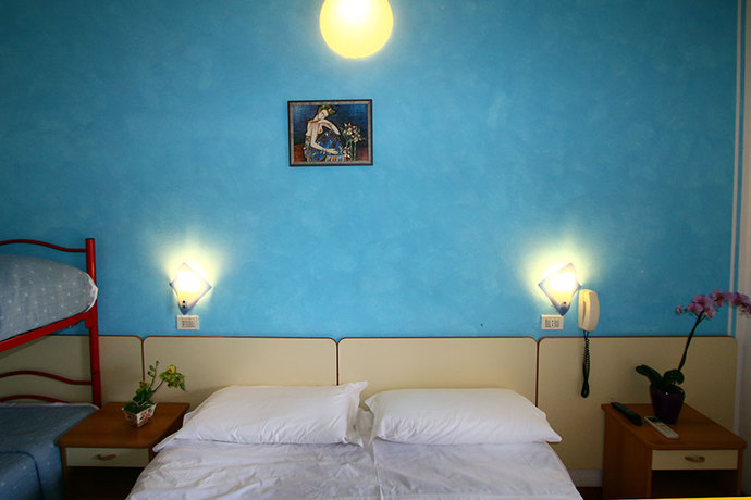 Imagen de la habitación del Hotel Madrid, Rimini. Foto 12