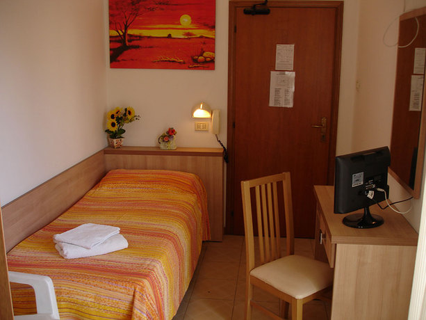 Imagen de la habitación del Hotel Madrid, Rimini. Foto 13