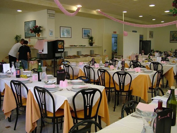 Imagen del bar/restaurante del Hotel Madrid, Rimini. Foto 3