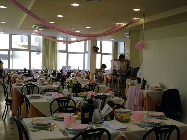 Imagen del bar/restaurante del Hotel Madrid, Rimini. Foto 4