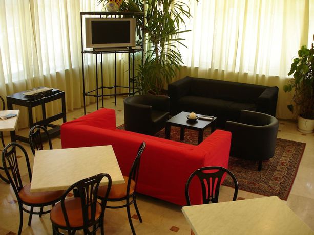 Imagen de los interiores del Hotel Madrid, Rimini. Foto 19