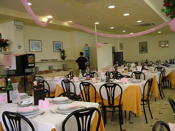 Imagen del bar/restaurante del Hotel Madrid, Rimini. Foto 5
