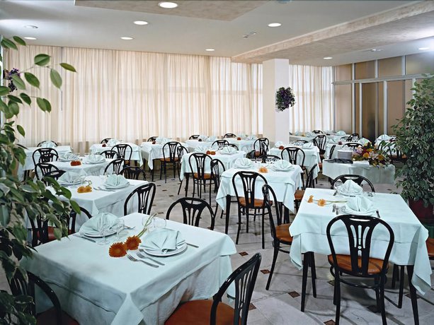 Imagen del bar/restaurante del Hotel Madrid, Rimini. Foto 6