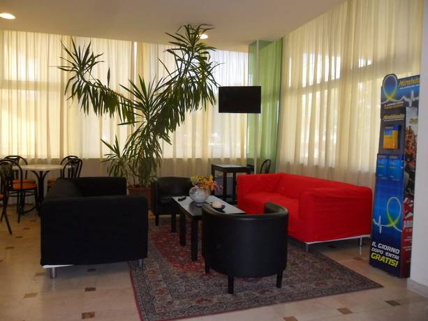 Imagen de los interiores del Hotel Madrid, Rimini. Foto 20
