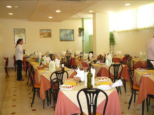 Imagen del bar/restaurante del Hotel Madrid, Rimini. Foto 10