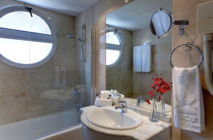 Imagen de la habitación del Hotel Madrid Torrejón Plaza. Foto 8