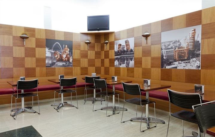 Imagen del bar/restaurante del Hotel Madrid Torrejón Plaza. Foto 2