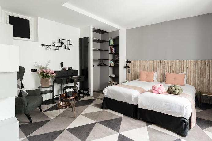 Imagen de la habitación del Hotel Madrigal. Foto 16