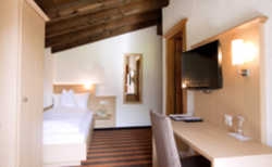 Imagen de la habitación del Hotel Madrisa Lodge. Foto 3