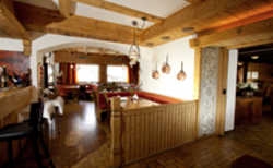 Imagen de la habitación del Hotel Madrisa Lodge. Foto 6